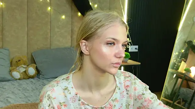 4example Chloe online show from May 16, 5:26 am
