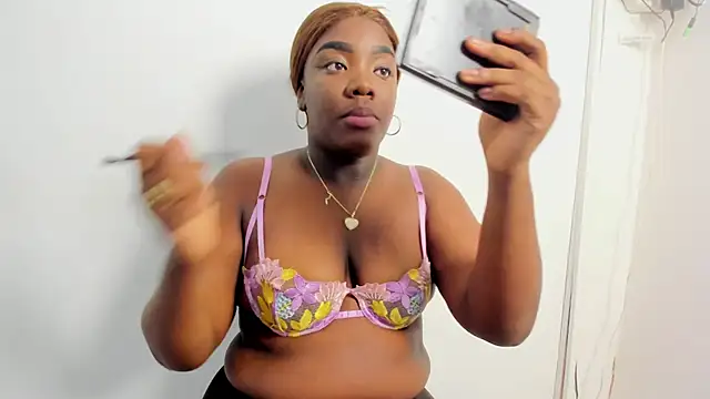 TANISHA HILL online show from September 20, 6:42 pm