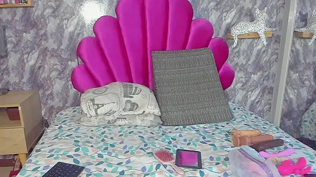 TANISHA HILL online show from September 23, 7:50 pm