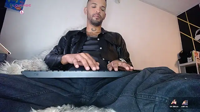 Snapshot of LickMyInk chatting on February 7, 2:59 am LickMyInk online show from February 7, 2:59 am