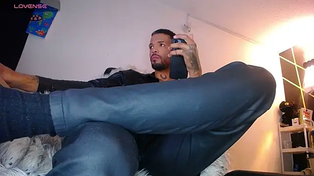 Snapshot of LickMyInk chatting on February 15, 2:41 am LickMyInk online show from February 15, 2:41 am