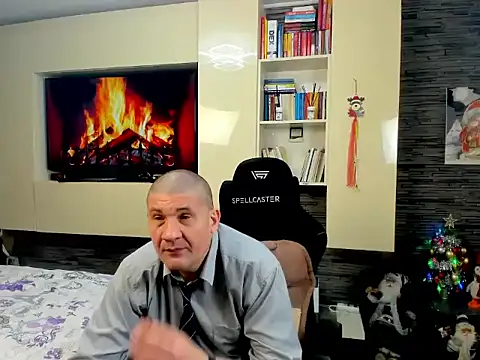 SpartacusDaddy48 online show from February 18, 5:25 am