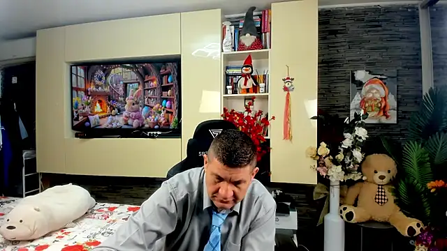 SpartacusDaddy48 online show from April 3, 6:44 am