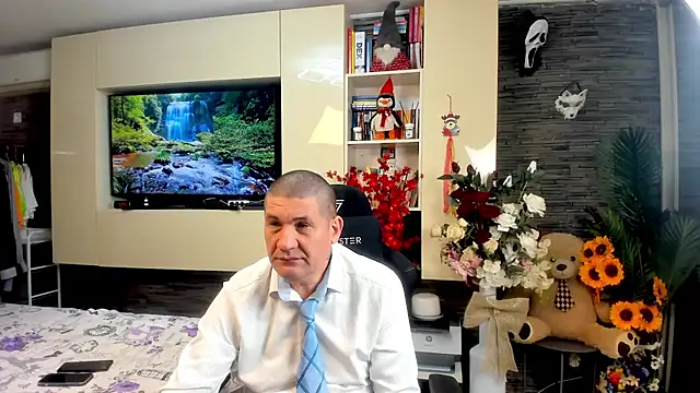 SpartacusDaddy48 online show from May 6, 11:48 am