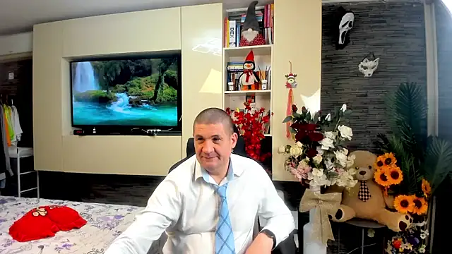 SpartacusDaddy48 online show from May 6, 11:54 pm