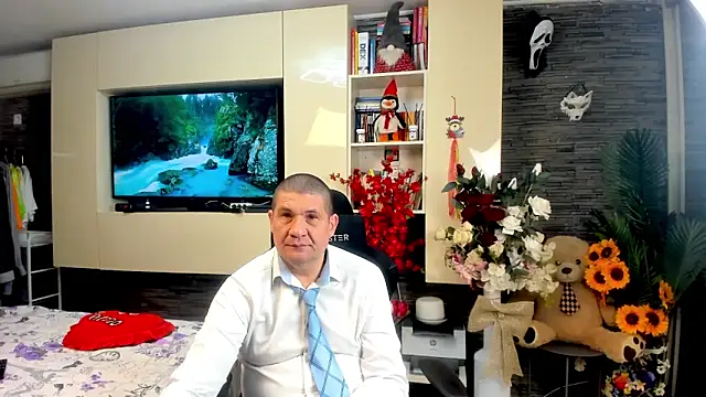 SpartacusDaddy48 online show from May 7, 2:33 pm