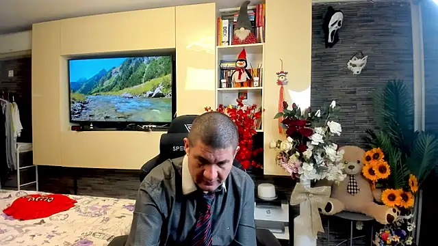 SpartacusDaddy48 online show from May 9, 8:58 pm