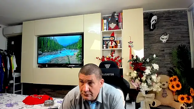 SpartacusDaddy48 online show from May 10, 1:38 pm