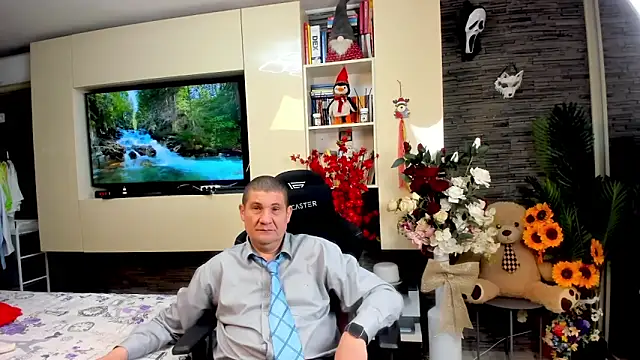 SpartacusDaddy48 online show from May 11, 1:44 am