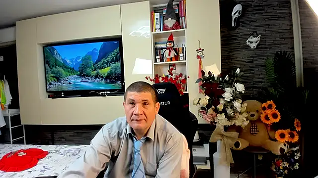 SpartacusDaddy48 online show from May 13, 5:27 am