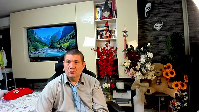 SpartacusDaddy48 online show from May 13, 9:22 pm
