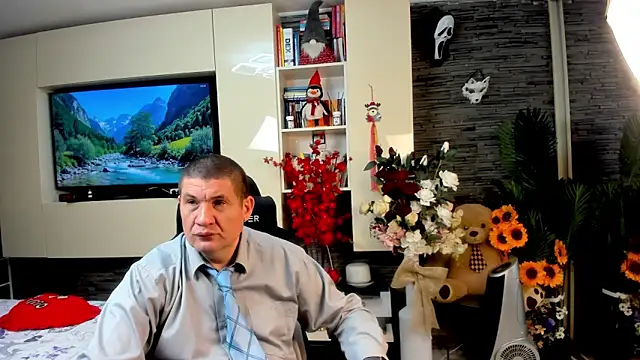 SpartacusDaddy48 online show from May 15, 12:01 pm