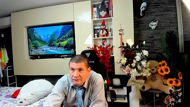SpartacusDaddy48 online show from May 16, 12:51 am