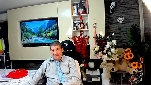 SpartacusDaddy48 online show from May 16, 8:18 pm