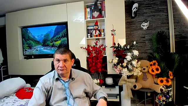 SpartacusDaddy48 online show from May 17, 4:47 pm