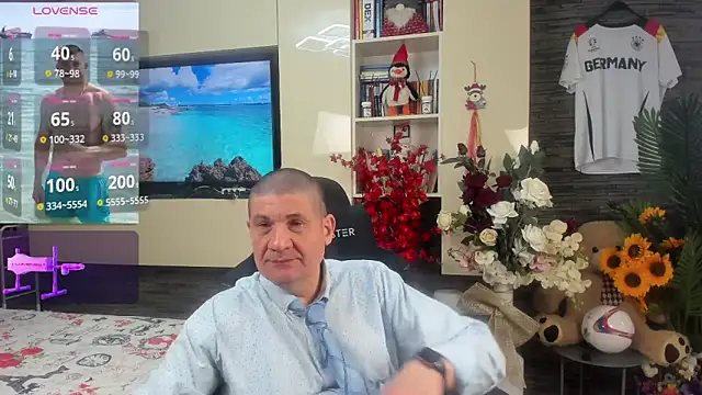 SpartacusDaddy48 online show from June 22, 9:39 am
