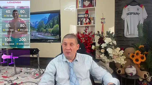 SpartacusDaddy48 online show from June 24, 6:29 pm