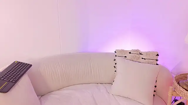 Cutie Riley online show from February 26, 11:31 am