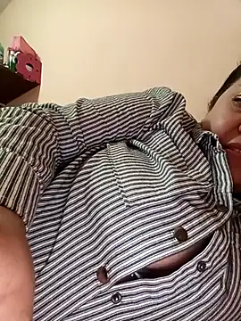 Snapshot of Caroomoom27 chatting on November 26, 3:18 am Caroomoom27 online show from November 26, 3:18 am