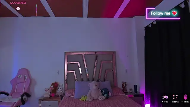 lunaarose online show from February 27, 3:06 am