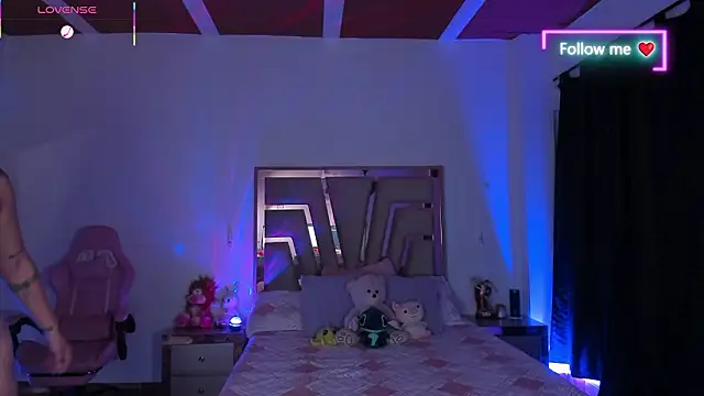 lunaarose online show from March 4, 3:12 am