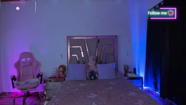 lunaarose online show from March 18, 3:42 am