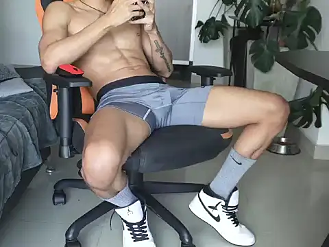 Snapshot of Vbenz28 chatting on March 22, 12:52 pm Vbenz28 online show from March 22, 12:52 pm