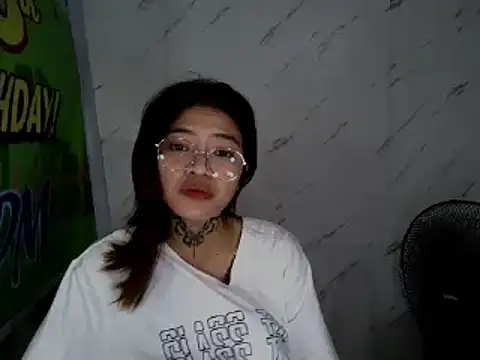 Snapshot of poor_pussy69 chatting on September 23, 10:57 pm poor pussy69 online show from September 23, 10:57 pm