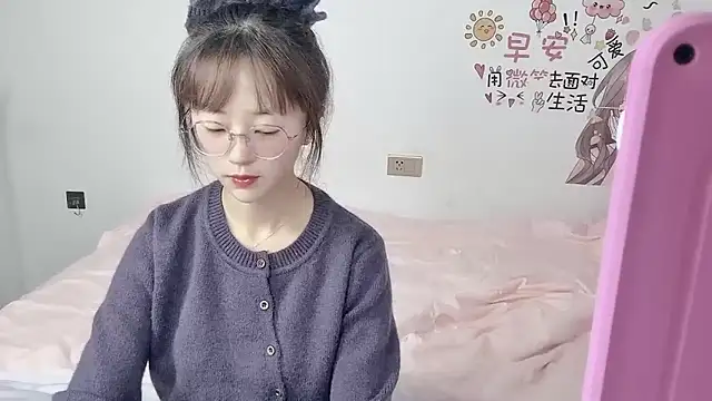 nini a online show from September 27, 1:43 am