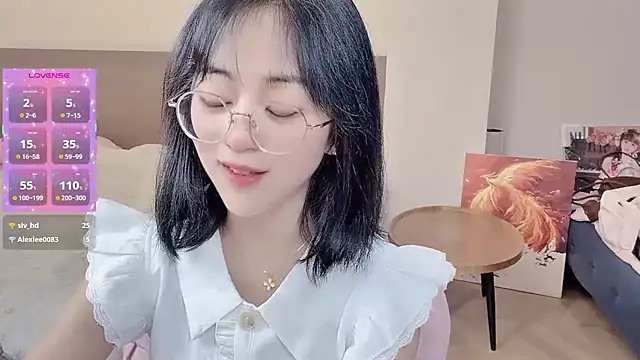 nini a online show from March 21, 4:39 am