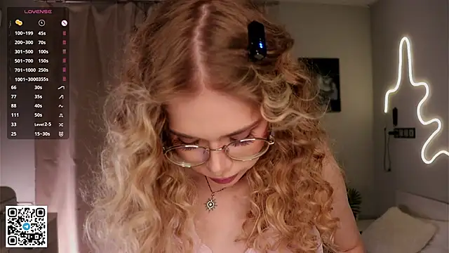 BeatrixCharton online show from October 8, 7:00 pm