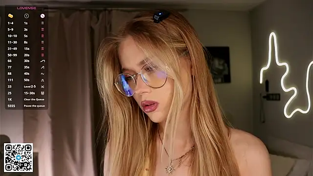 BeatrixCharton online show from October 10, 6:07 pm