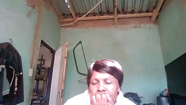 Snapshot of Nicky52 chatting on December 23, 5:05 am Nicky52 online show from December 23, 5:05 am