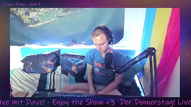 Snapshot of DaveLindau chatting on September 25, 4:11 pm DaveLindau online show from September 25, 4:11 pm