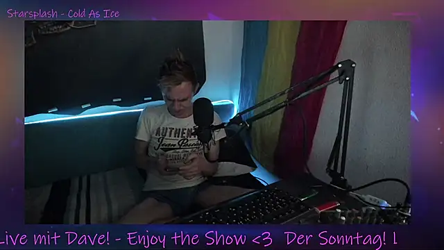 Snapshot of DaveLindau chatting on September 28, 6:02 pm DaveLindau online show from September 28, 6:02 pm