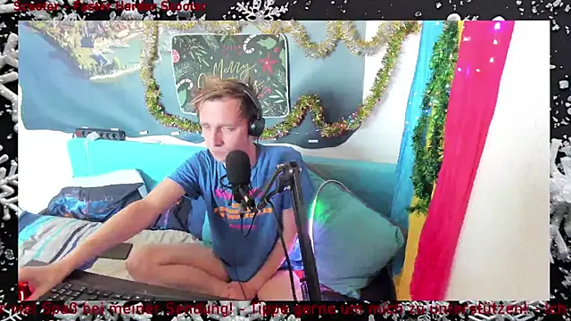 Snapshot of DaveLindau chatting on December 20, 2:35 pm DaveLindau online show from December 20, 2:35 pm