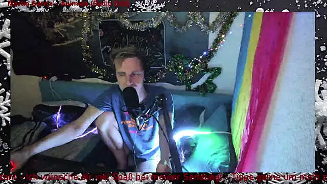 Snapshot of DaveLindau chatting on December 21, 8:16 pm DaveLindau online show from December 21, 8:16 pm