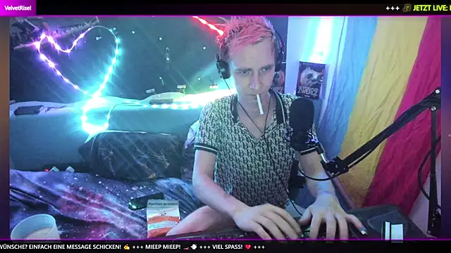 Snapshot of DaveLindau chatting on February 20, 7:58 pm DaveLindau online show from February 20, 7:58 pm