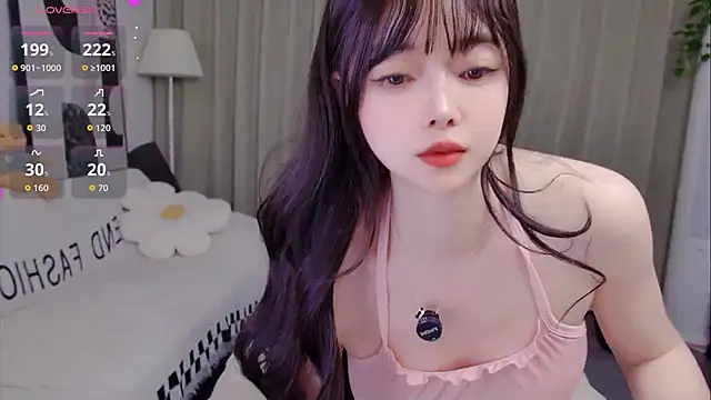 Snapshot of uikyy1 chatting on April 6, 7:31 am uikyy1 online show from April 6, 7:31 am