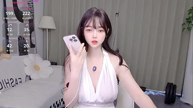 Snapshot of uikyy1 chatting on April 26, 8:12 am uikyy1 online show from April 26, 8:12 am