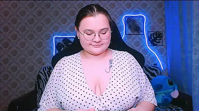 InLoveWithLife26 online show from November 7, 10:04 am