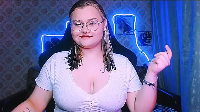 InLoveWithLife26 online show from April 1, 8:06 pm