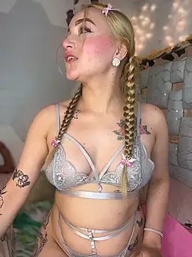 Sara Sophia420 online show from May 10, 12:10 pm