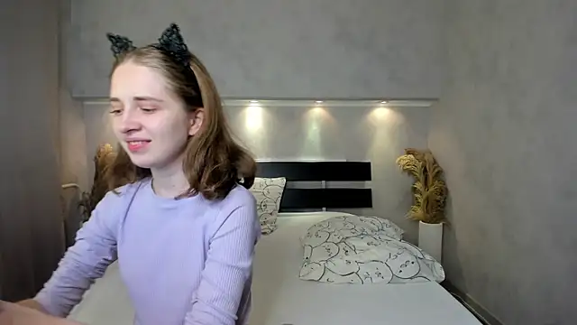 Snapshot of Camilla_Kelly chatting on October 4, 1:03 am Camilla Kelly online show from October 4, 1:03 am