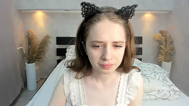 Snapshot of Camilla_Kelly chatting on October 16, 1:06 am Camilla Kelly online show from October 16, 1:06 am