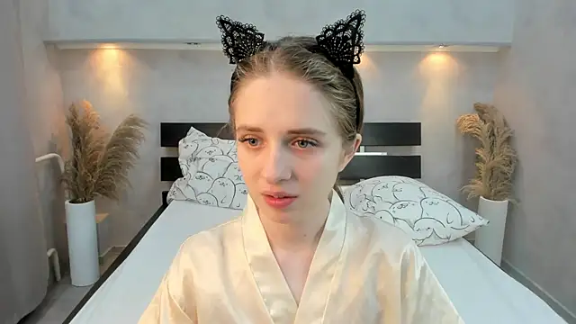 Snapshot of Camilla_Kelly chatting on October 20, 1:06 am Camilla Kelly online show from October 20, 1:06 am