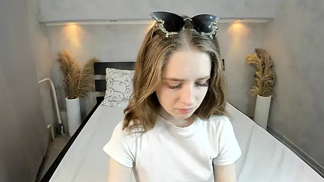 Snapshot of Camilla_Kelly chatting on October 24, 1:24 am Camilla Kelly online show from October 24, 1:24 am