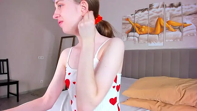 Camilla Kelly online show from May 11, 1:00 am