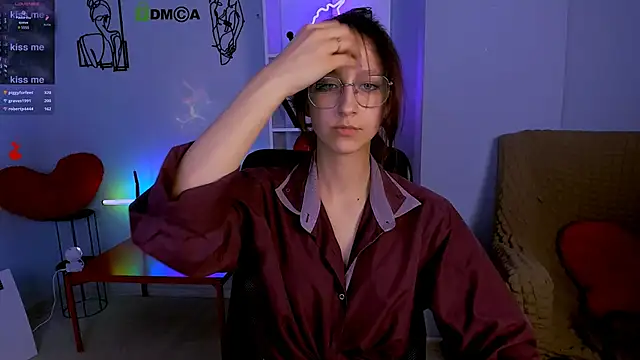 Snapshot of lau_ra_queen chatting on November 28, 1:30 am lau ra queen online show from November 28, 1:30 am