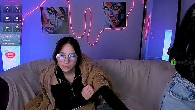 Snapshot of lau_ra_queen chatting on February 2, 12:20 am lau ra queen online show from February 2, 12:20 am